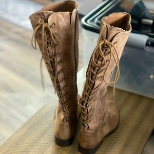 Tan back lace up detail zip boot.